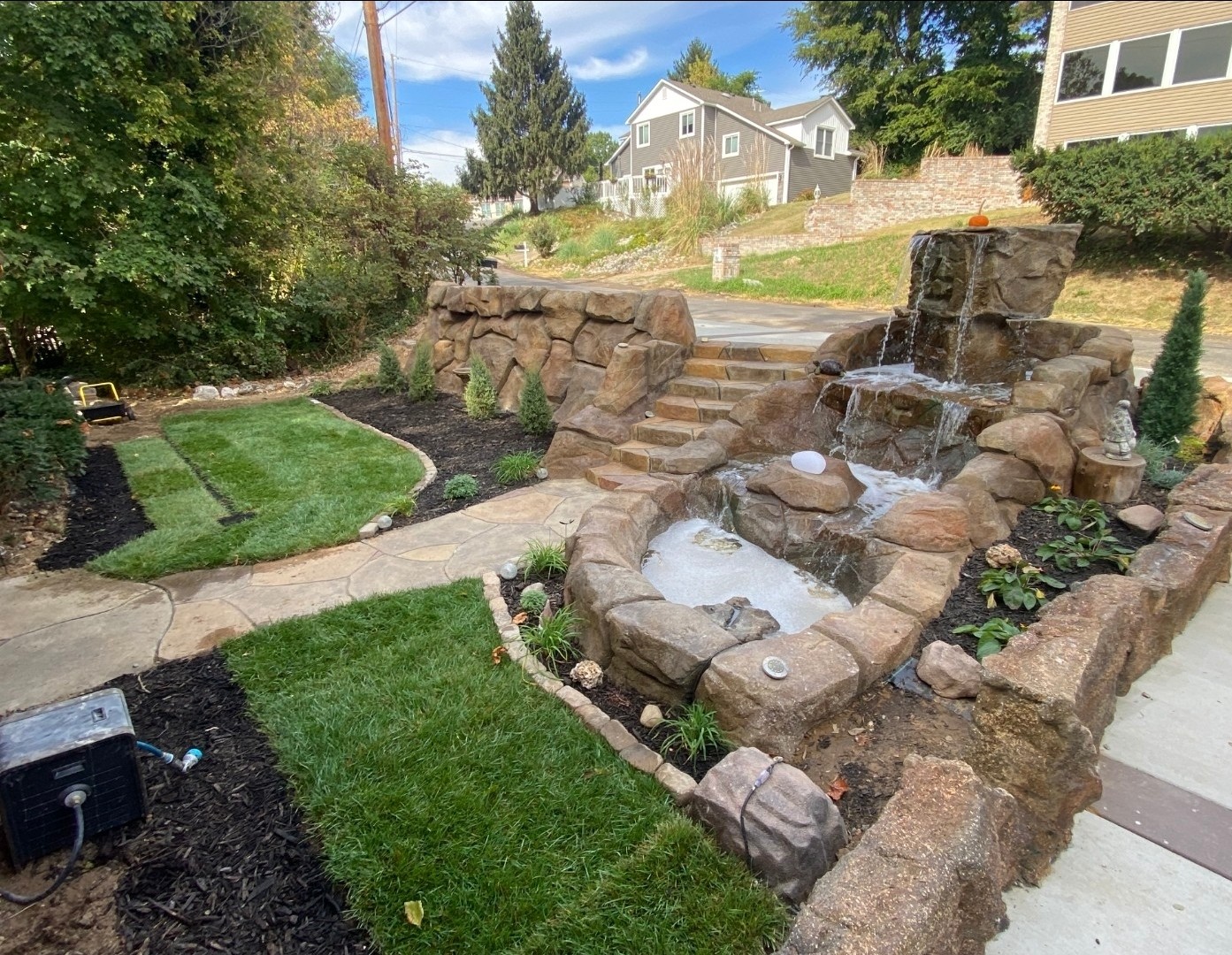Water feature and retaining wall